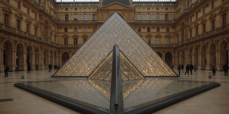 Louvre-Diebstahl: Chronologie, Fakten und Folgen für Museen