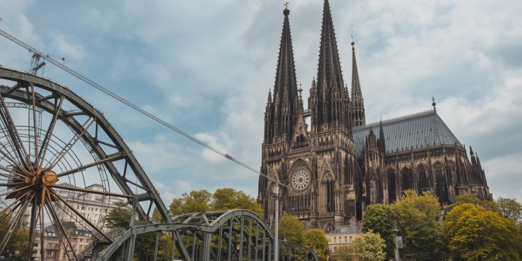Kölner Dom: Öffnungszeiten, Highlights und Tipps für Österreichs Besucher