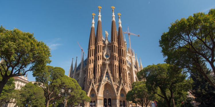 Barcelona entdecken von Wien aus Sonne Tapas und Meer
